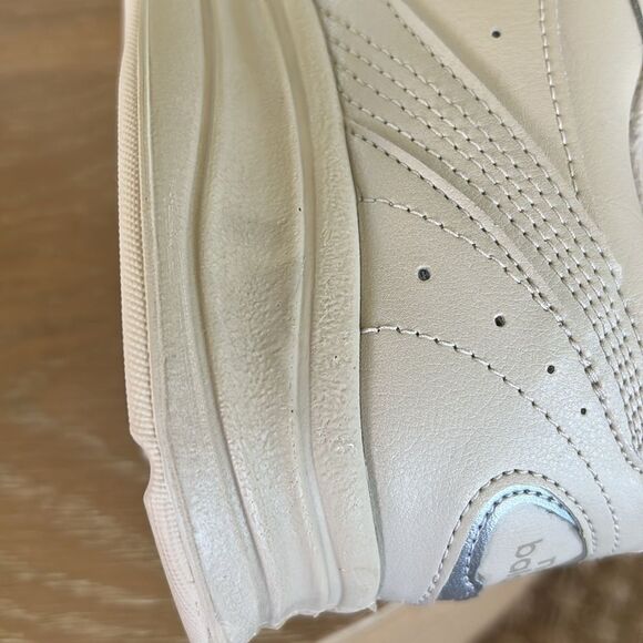 New Balance Walking Shoe WW577Hv1, Bone
Hook & Loop, size 10.5, NWT Display - Picture 14 of 14